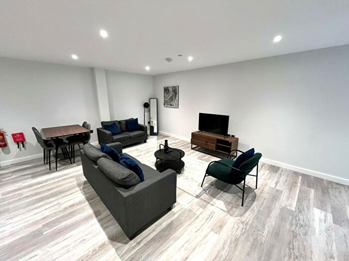 2 Bedroom Apartment To Rent In Apex, B12