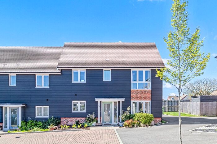 3 Bedroom Semi Detached House For Sale In Hillyfield, Billingshurst, RH14