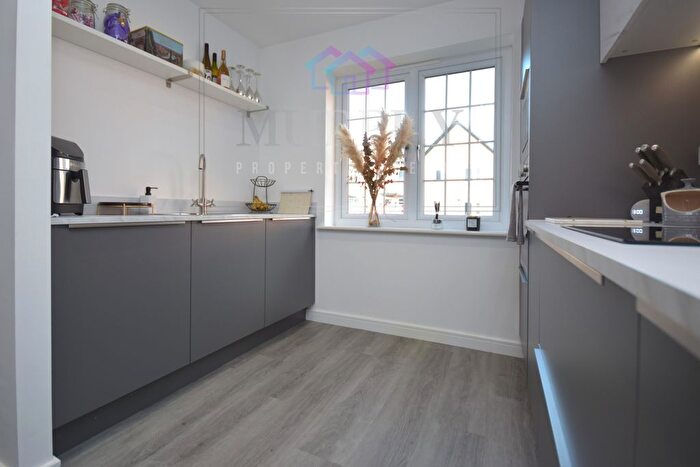 3 Bedroom Detached House For Sale In Park Hill Way, Wakefield, West Yorkshire, WF1