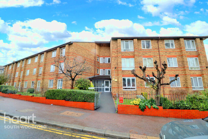 1 Bedroom Flat For Sale In Glebelands Avenue, London, E18
