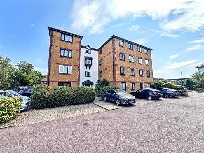 Flat To Rent In Alan Hocken Way, West Ham, E15