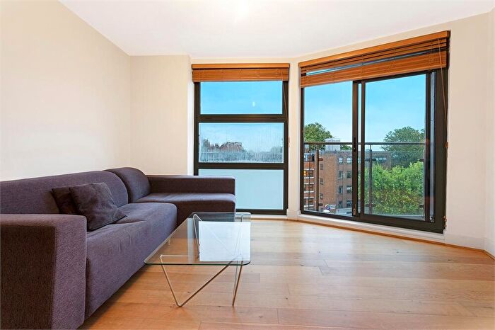 2 Bedroom Apartment To Rent In Goswell Road, London, EC1V