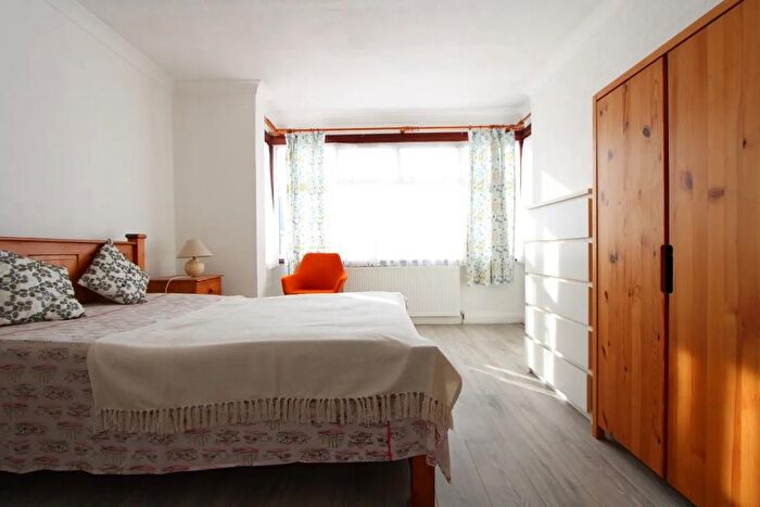 4 Bedroom Terraced House To Rent In Fishponds Road, London, SW17