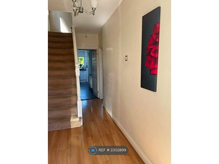 3 Bedroom Terraced House To Rent In South Street, Rainham, RM13