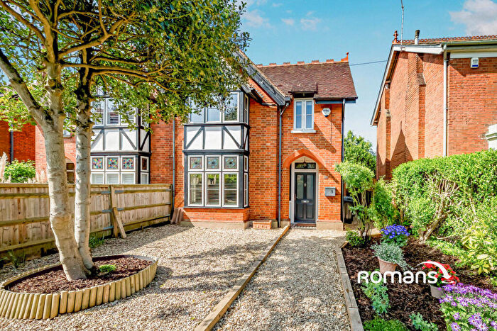 3 Bedroom Semi-Detached House To Rent In Furze Platt Road, Maidenhead, Berkshire, SL6