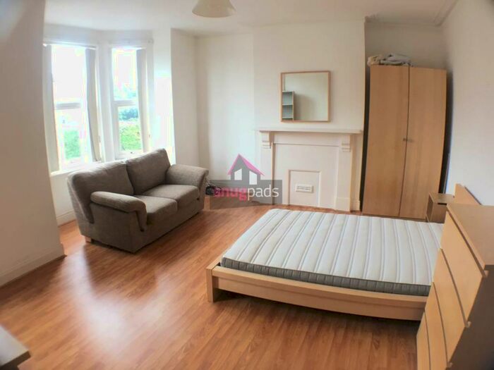 6 Bedroom House To Rent In Barrfield Road, Salford, M6