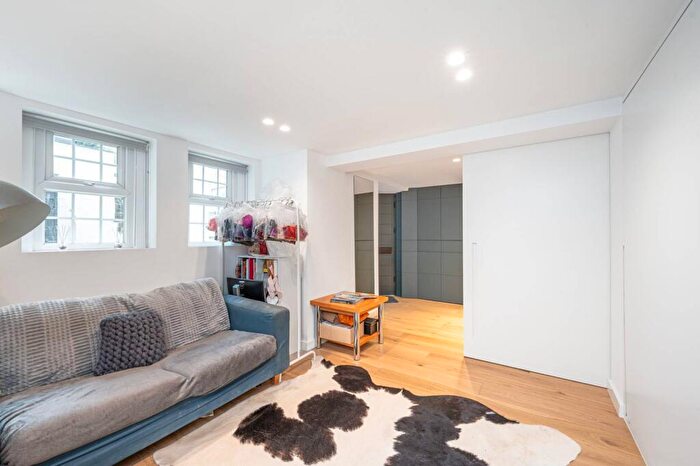 3 Bedroom Flat For Sale In Belsize Avenue, Belsize Park, London, NW3
