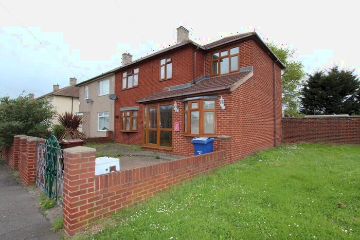 3 Bedroom Town House To Rent In , Harding Road, Chadwell St Mary, RM16