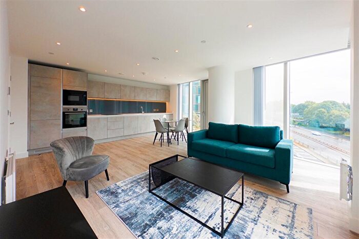 2 Bedroom Apartment To Rent In The Blade, M15