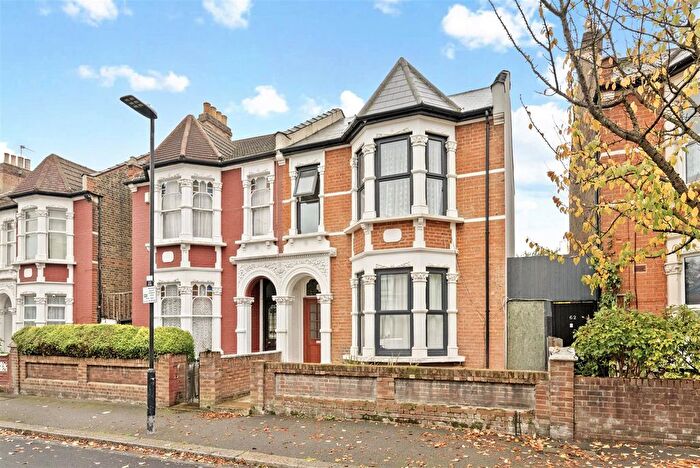 2 Bedroom Flat For Sale In Lausanne Road, Crouch End, N8