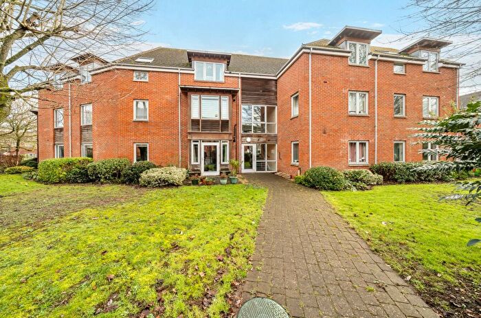 2 Bedroom Flat For Sale In Thurlow Grange, Newbury, Berkshire, RG14