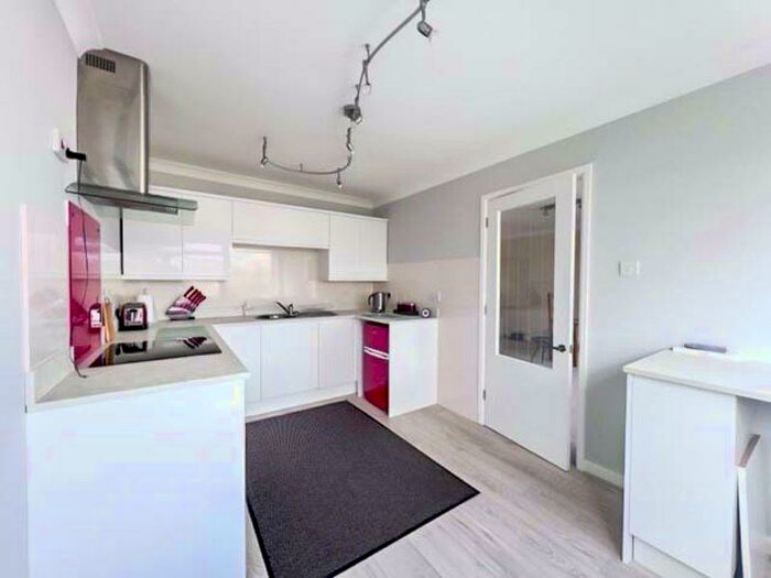 2 Bedroom Flat To Rent In Glenmore Road, Salisbury, SP1