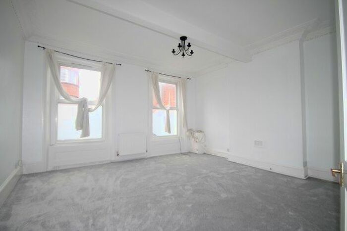 2 Bedroom Flat To Rent In High Street, Sutton, SM1