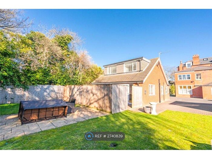 2 Bedroom Bungalow To Rent In Hazelmere House, Grimsby, DN32