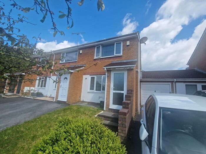 2 Bedroom End Of Terrace House To Rent In Pen Y Garn, Bonymaen, Swansea, SA1