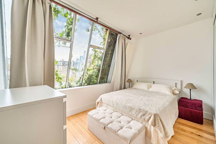 2 Bedroom Flat To Rent In Lexham Gardens, Kensington, London, W8