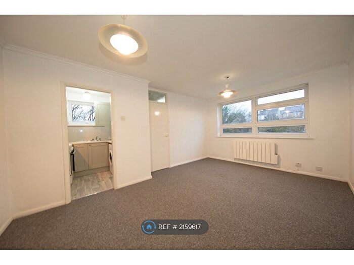 1 Bedroom Flat To Rent In Ketton Court, Luton, LU2