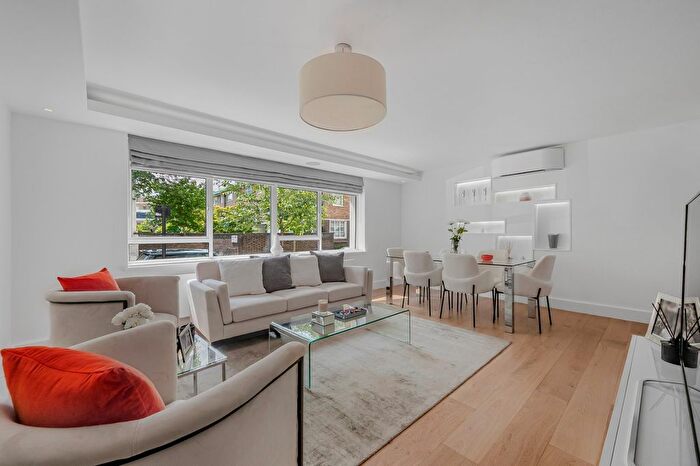 3 Bedroom Flat To Rent In Clifton Place, Hyde Park, W2