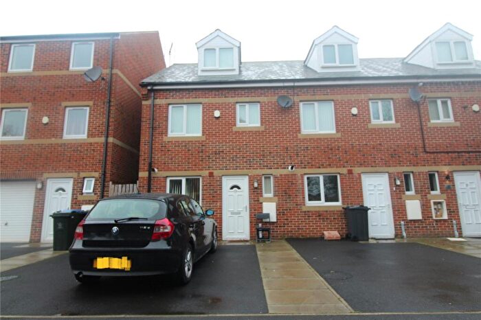 3 Bedroom Terraced House To Rent In Springs Meadow, Bradford, West Yorkshire, BD8