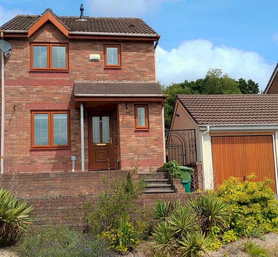 3 Bedroom Detached House To Rent In Springfield Gardens, Aberdare, CF44