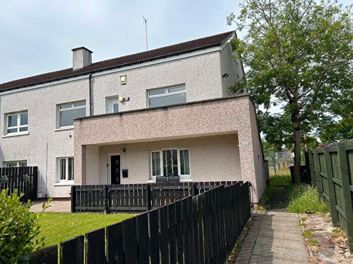 3 Bedroom Flat To Rent In Muirdykes Road, Penilee, Glasgow, G52