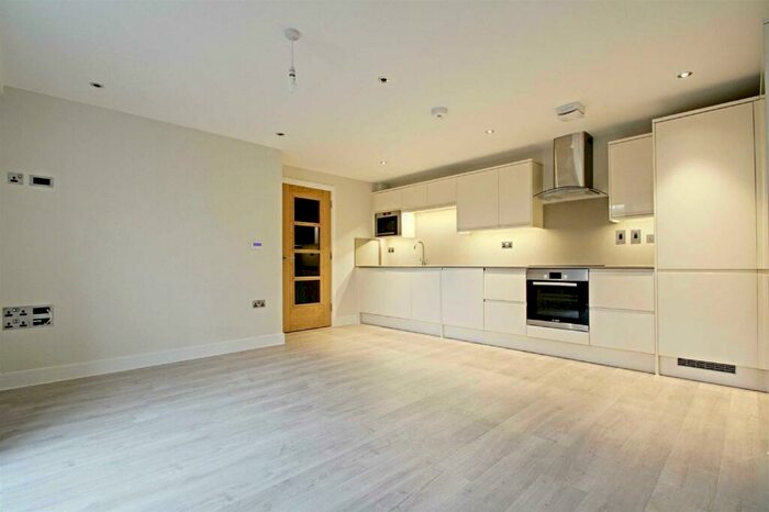 1 Bedroom Apartment To Rent In High Street, Berkhamsted, HP4