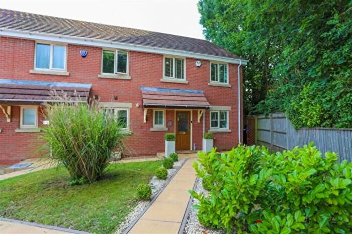 3 Bedroom End Terrace House For Sale In Old Hawne Lane, Halesowen, B63