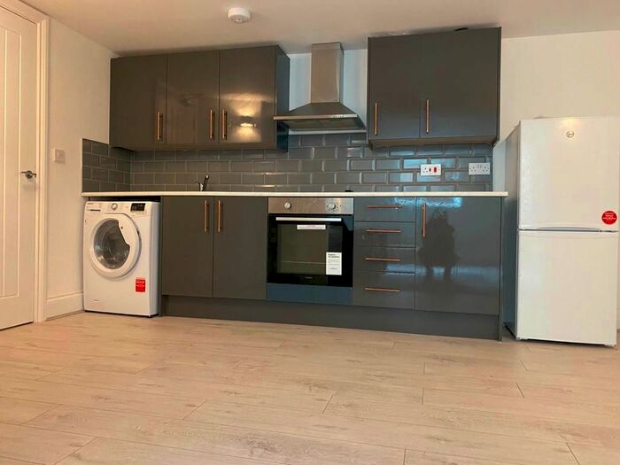 1 Bedroom Flat To Rent In High Street, Runcorn, WA7