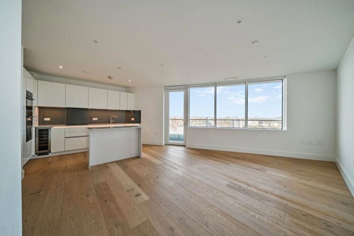 2 Bedroom Flat For Sale In Lombard Wharf, Battersea, London, SW11