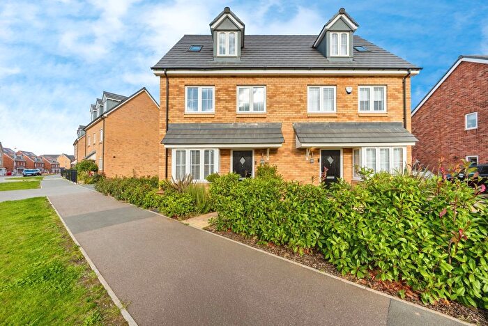 3 Bedroom Semi Detached House For Sale In Meadow Road, Bedford, Bedfordshire, MK45