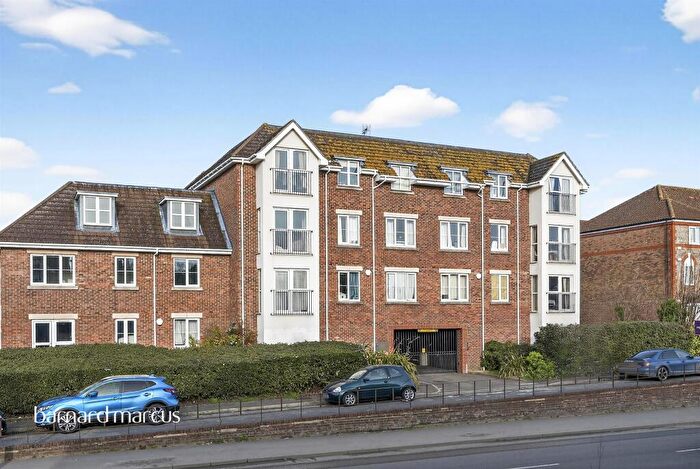 2 Bedroom Flat For Sale In Kingston Road, Epsom, KT19