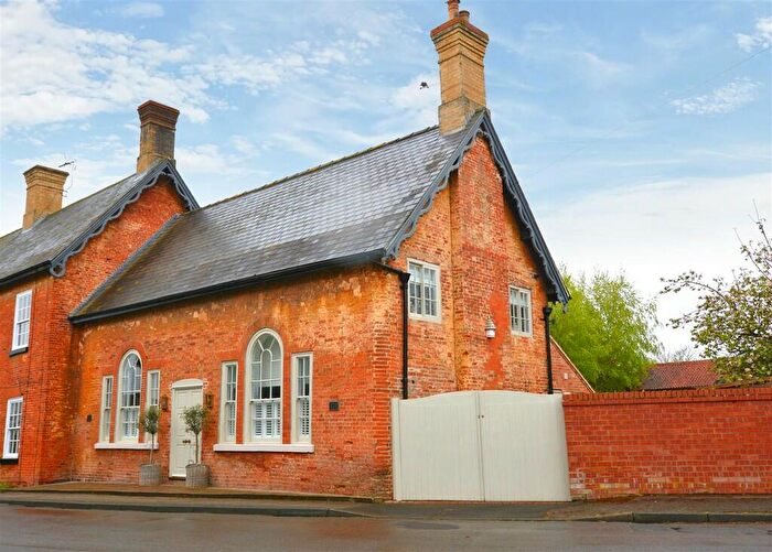 3 Bedroom Semi-Detached House For Sale In Main Street, Carlton-On-Trent, Newark, NG23