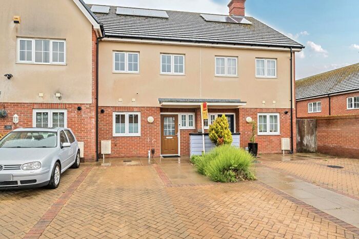 3 Bedroom Terraced House For Sale In Slough, Berkshire, SL2