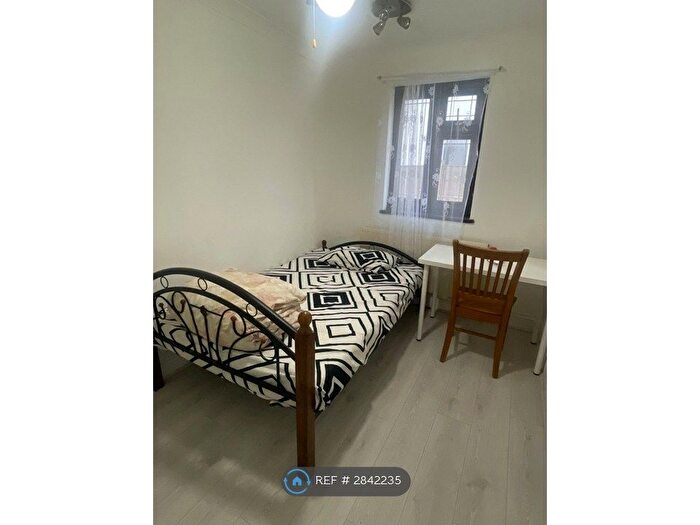 5 Bedroom Semi Detached House To Rent In Blake Avenue, Barking, IG11