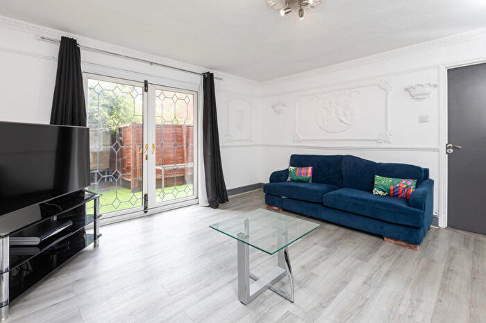 4 Bedroom Terraced House To Rent In Abbeyfield Road, London, SE16