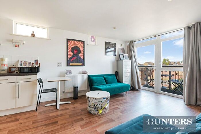 1 Bedroom Flat For Sale In Brownell Place, London, W7
