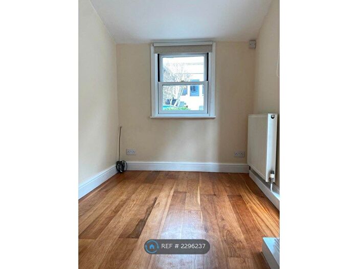 2 Bedroom Flat To Rent In Chesham Road, Brighton, BN2