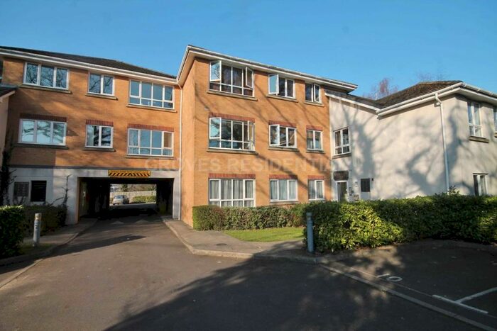 1 Bedroom Flat To Rent In Langley Court, Three Bridges, RH10