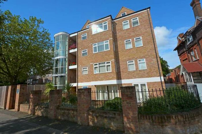 2 Bedroom Ground Flat To Rent In Hermon Hill, Wanstead, E11