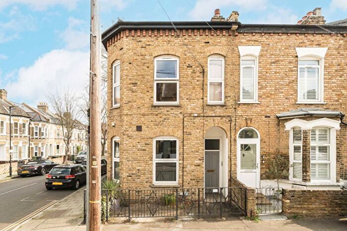 2 Bedroom Maisonette For Sale In Hargwyne Street, Brixton, SW9