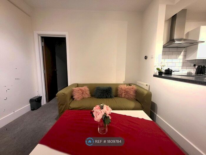 1 Bedroom Flat To Rent In Dewsbury Court, London, W4