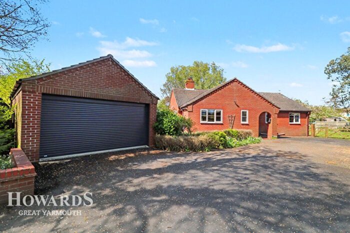 3 Bedroom Detached Bungalow For Sale In Common Road, West Somerton, NR29