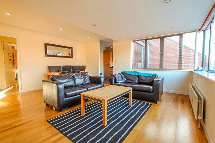 2 Bedroom Flat To Rent In Grosvenor Road, Jesmond, Newcastle Upon Tyne, NE2