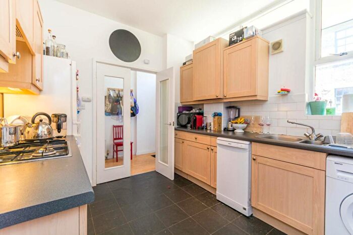 2 Bedroom House To Rent In Carysfort Road, Stoke Newington, London, N16