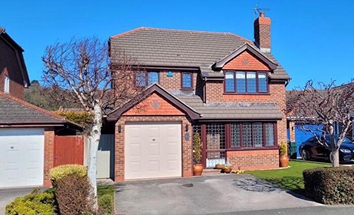 4 Bedroom Detached House For Sale In Plas Penrhyn, Penrhyn Bay, LL30