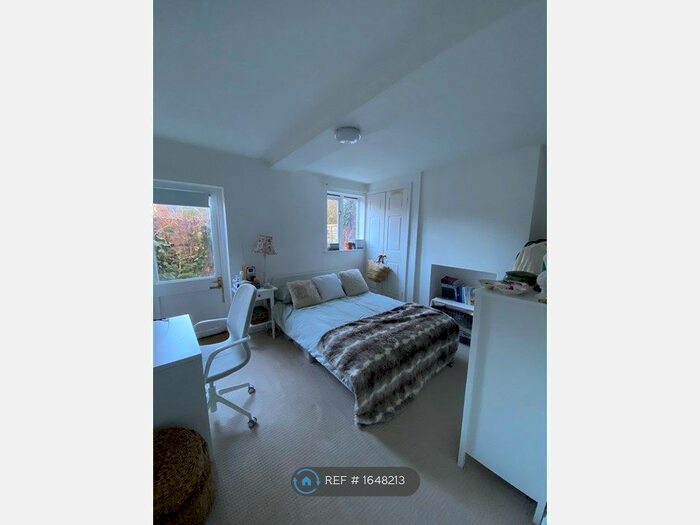 1 Bedroom Flat To Rent In Tower Street, Winchester, SO23