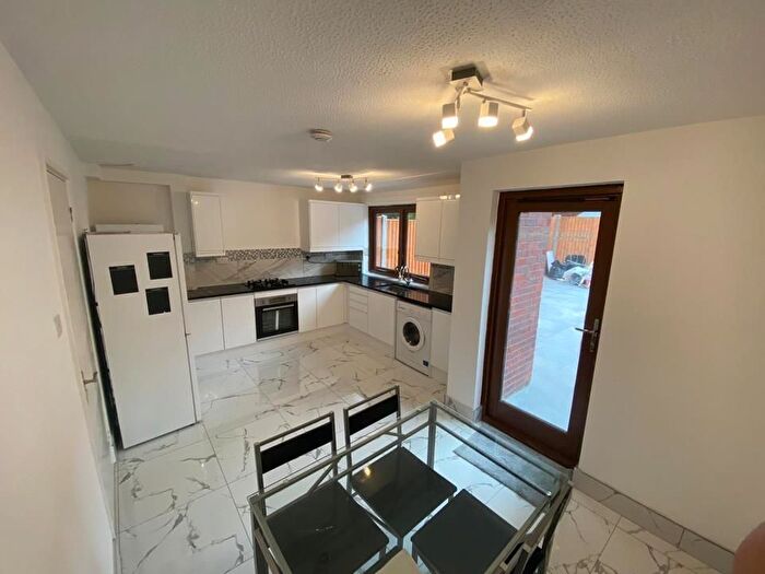 4 Bedroom Flat To Rent In Minton Mews, West Hampstead, Camden, London, NW6