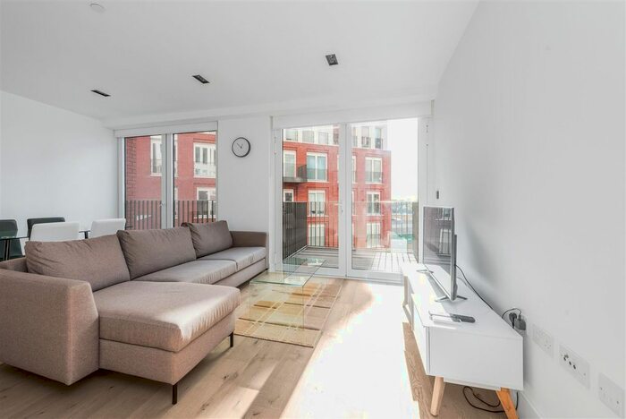 1 Bedroom Flat To Rent In Keybridge House, Exchange Gardens, Vauxhall, London, SW8
