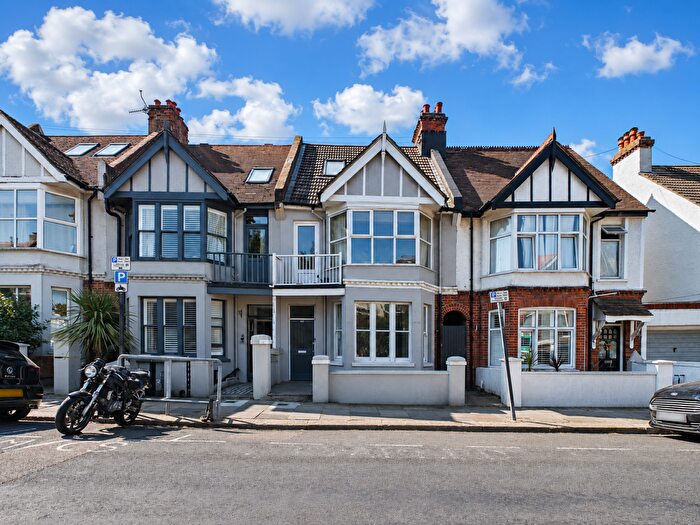 2 Bedroom Flat For Sale In Lyndhurst Road, Hove, BN3