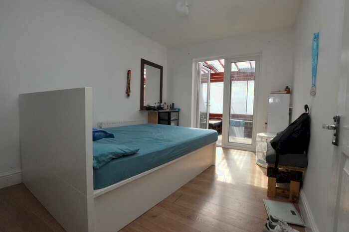 2 Bedroom Ground Flat To Rent In Cherry Orchard Road, Croydon, CR0